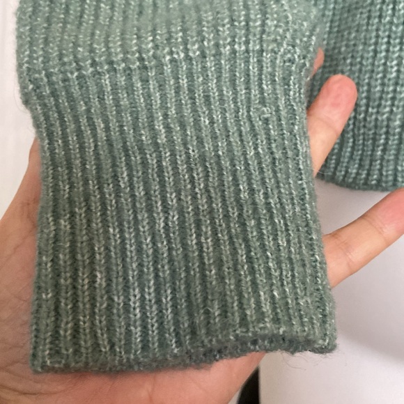 Yes Lola crew neckline ribbed knit sweater, buttons details, boxy! Size Small - Picture 7 of 17